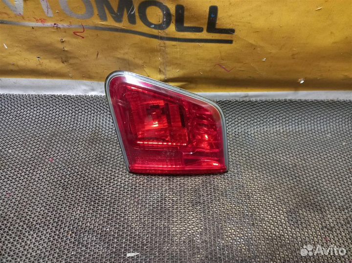 Фонарь задний правый toyota avensis ZRT271