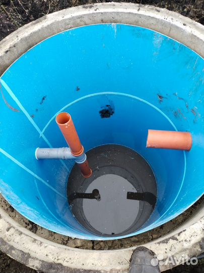 Вставка в бетонные кольца из пластика