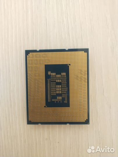 Процессор-intel core i3-12100f вместе с кулером