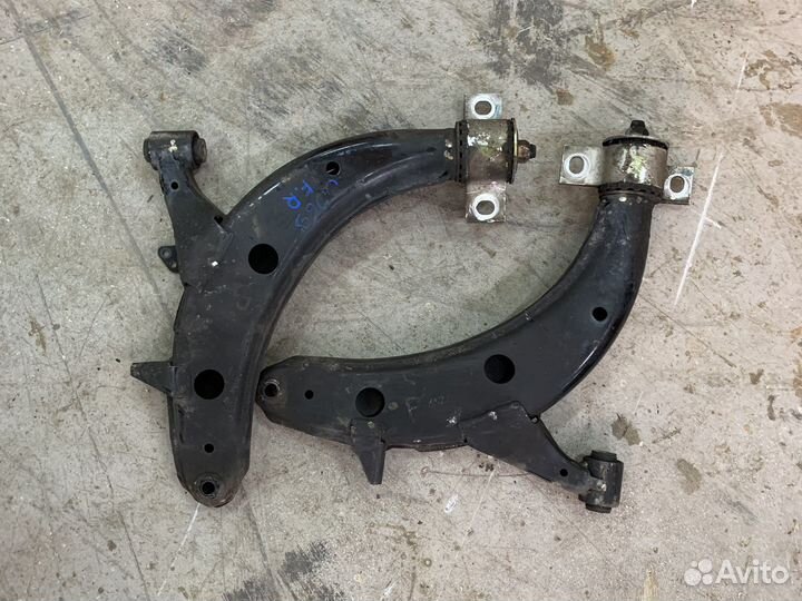 Передние рычаги Subaru Forester SG