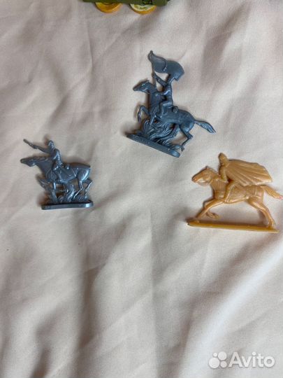 Игрушки СССР солдатики и паровоз