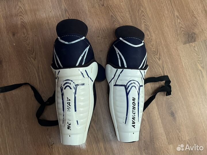 Щитки хоккейные 14