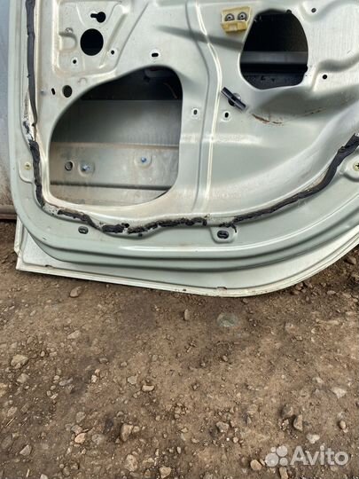 Задняя правая дверь Renault Scenik 1