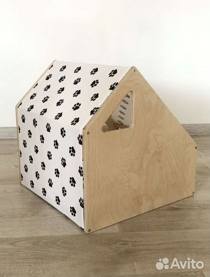 Деревянный дом для кошки