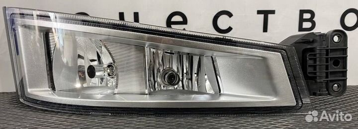 Фара противотуманная правая Volvo FH4 82140744