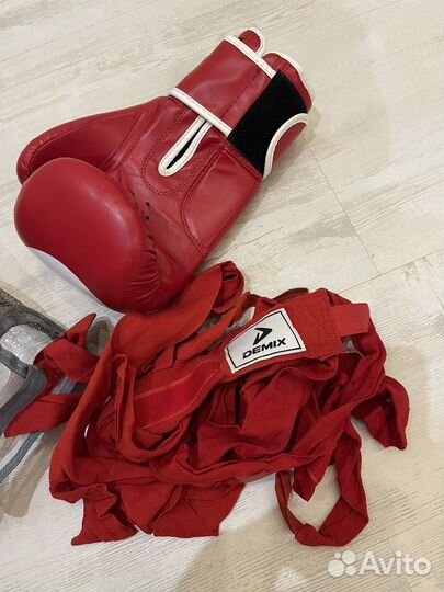 Боксерские перчатки green hill 10 унций