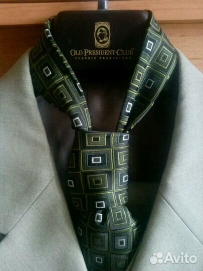 Костюм тройка