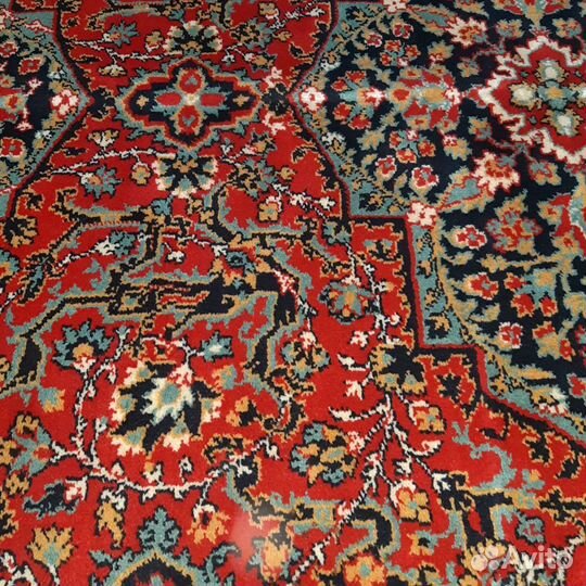 Ковер шерстяной новый