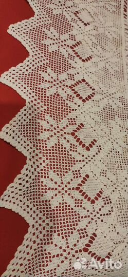 Вязаный подзор, голубки, кружево