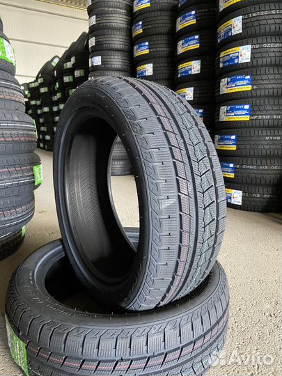 Roadmarch Snowrover 868 205/55 R16