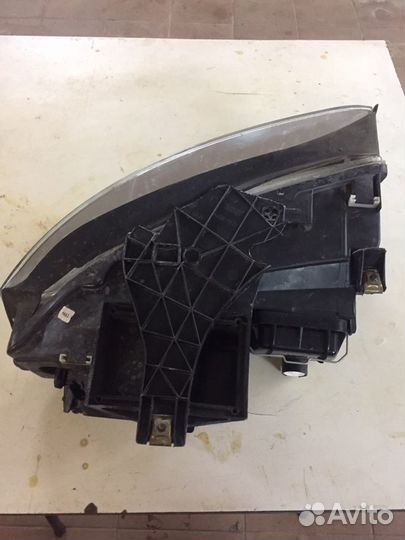 Фара левая на Audi а4в6 2005 год