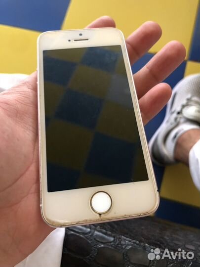Телефон iPhone 5 se