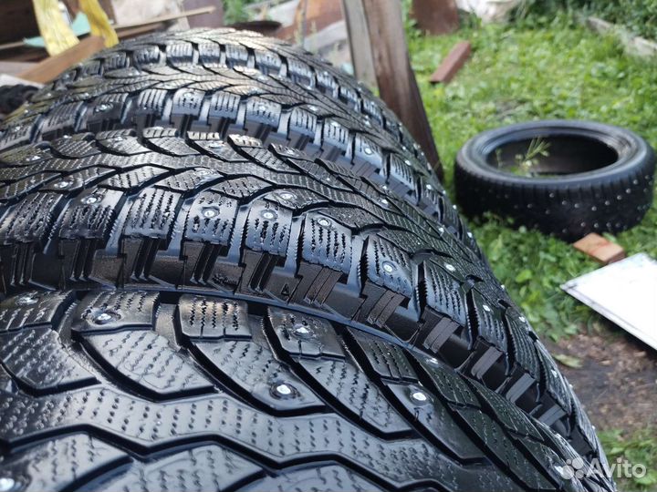 Bridgestone Blizzak Spike-01 215/65 R16