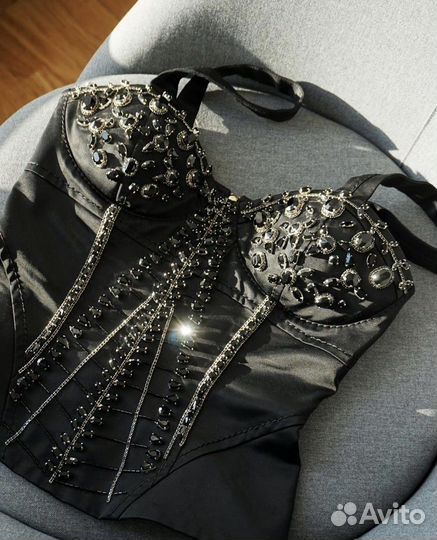 Ручная вышивка на одежде