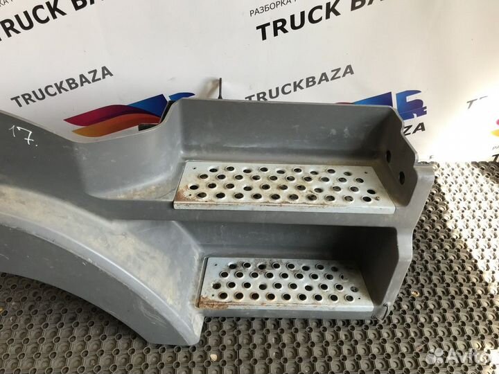 Корпус подножек правый