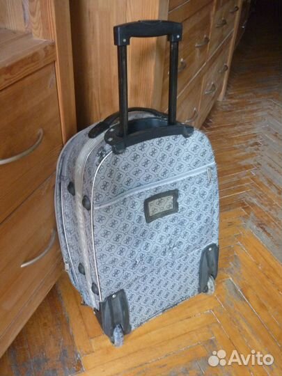 Чемодан на колесах