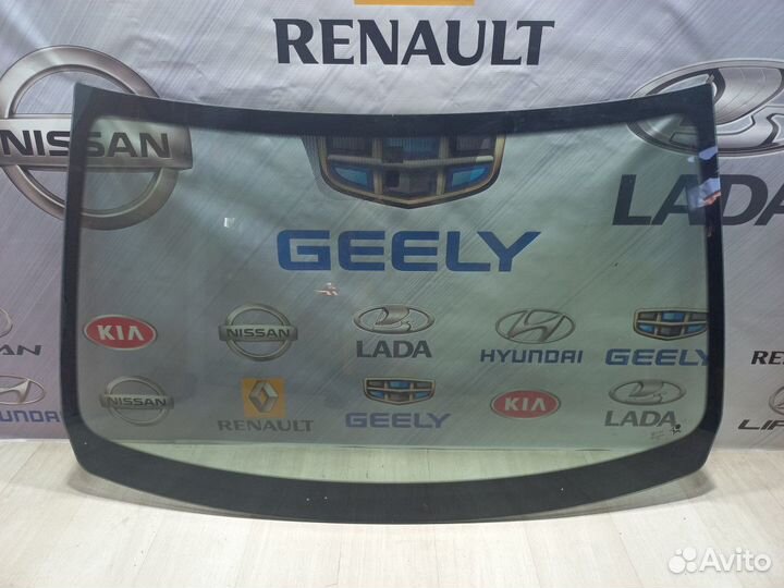 Стекло лобовое Renault sandero