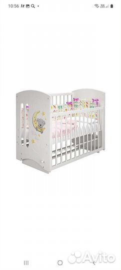 Детская кроватка с маятником белая