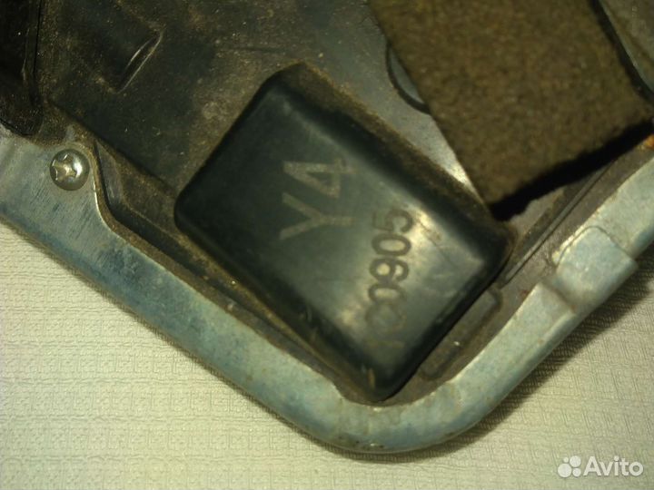 Замок двери задний левый Lexus Lx 570