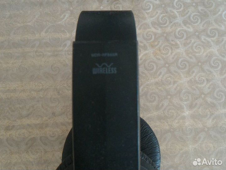 Беспроводные наушники Sony со станцией