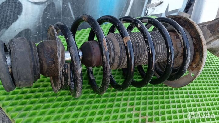 Стойка передняя правая Audi 80 b3