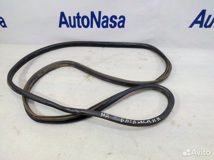 Уплотнитель двери багажника Chevrolet Niva