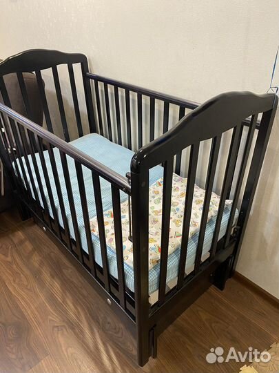 Детская кровать с маятником и ящиком