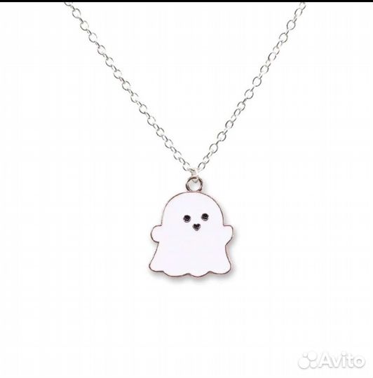 Цепочки с подвесками парные. Привидения