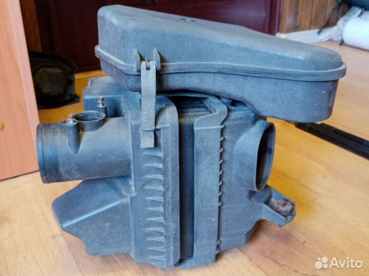 Корпус воздушного фильтра Мицубиси Аутлендер 1 2.4