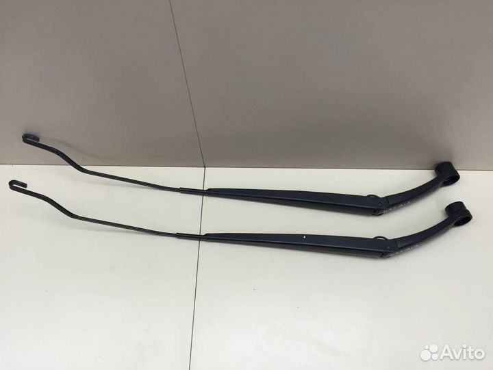 Поводок стеклоочистителя передний правый Hyundai S