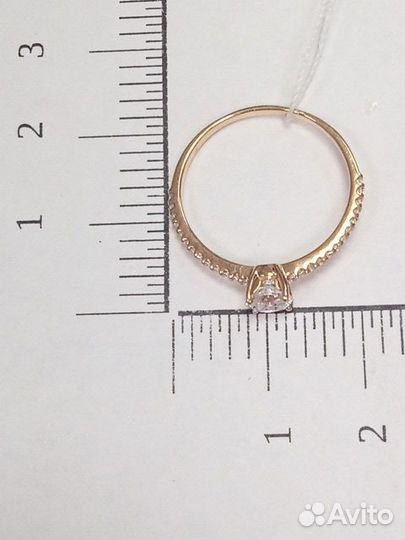 Золотое кольцо с камнем 17р