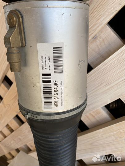 Пневмостойка передняя правая 4.2 Audi A8 D3