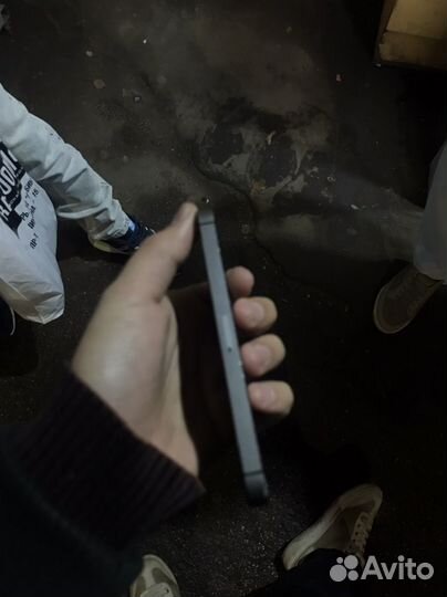 iPhone SE, 32 ГБ