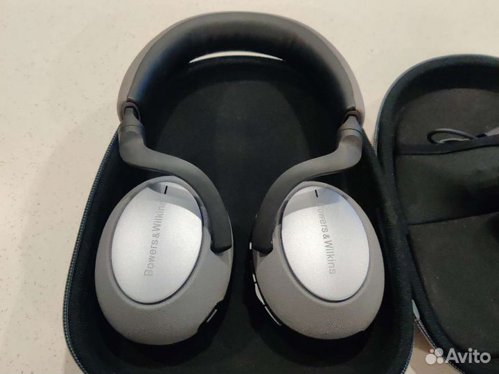Bowers & Wilkins PX7