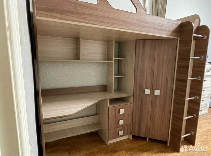 Кровать с компьютерным столом