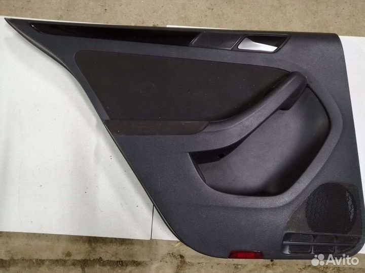 Обшивка двери задняя левая Volkswagen Jetta 6