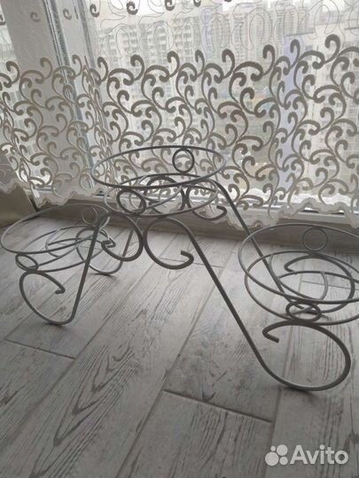 Подставка под цветы металлическая