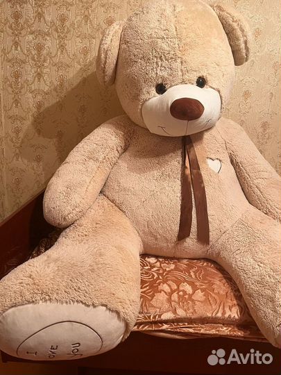 Большой плюшевый мишка