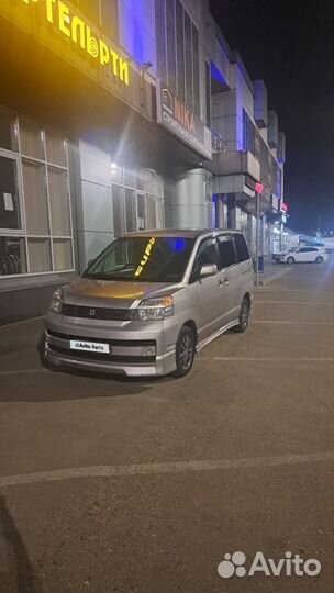 Toyota Voxy 2.0 AT, 2002, 300 000 км