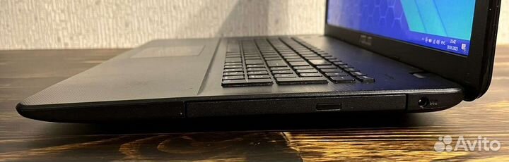 Asus 17,3 дюйма/Intel N3700/RAM 8GB