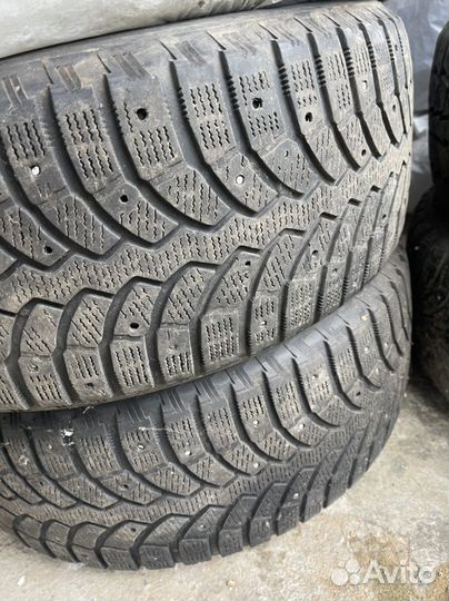 Bridgestone Blizzak Spike-01 215/55 R16 97