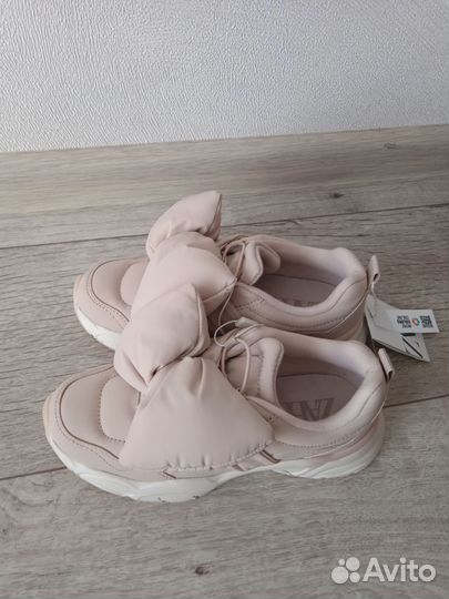 Кроссовки zara