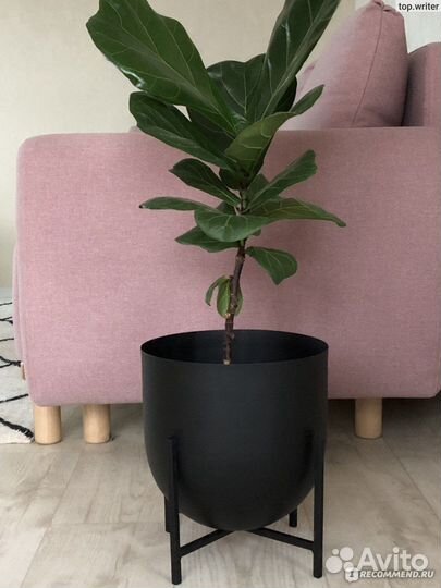 Металлическое кашпо на подставке горшок