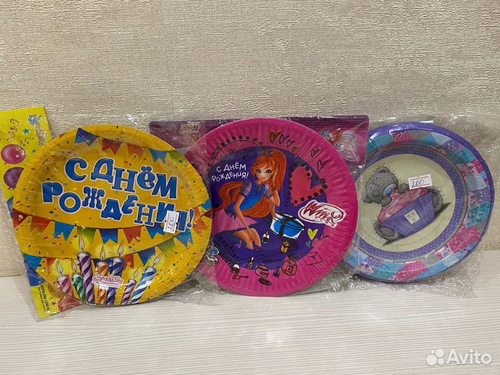 Колпаки, дудки, посуда, наклейки для дня рождения