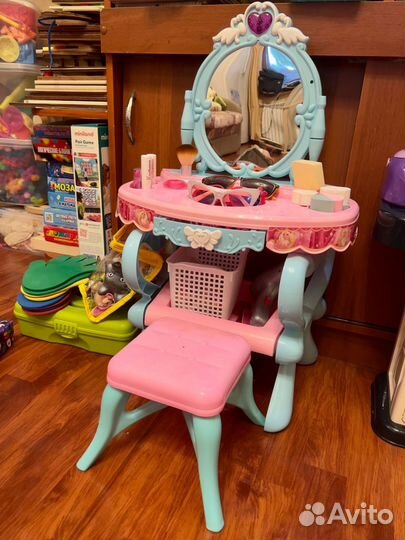 Детский туалетный столик