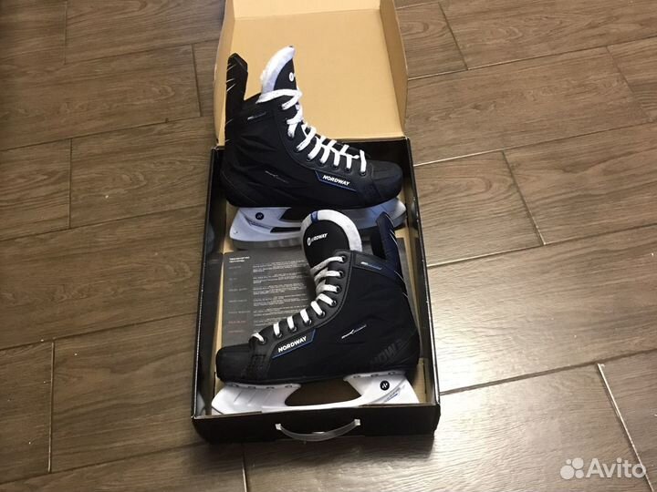 Коньки хоккейные