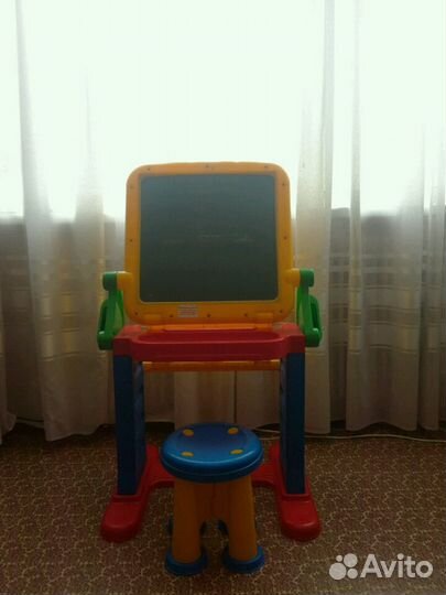 Стол писменный и доска для рисования