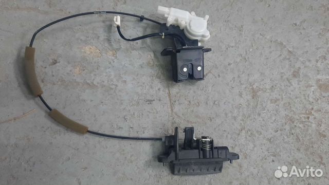 Замок крышки багажника Мазда 3 бк хэтч