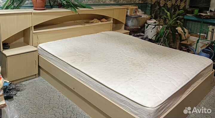 Кровать двухспальная с матрасом бу