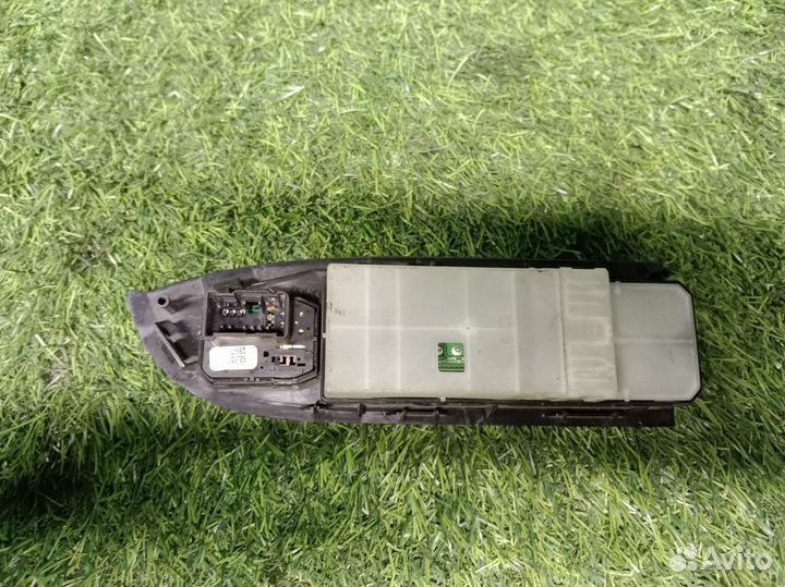 Блок кнопок стеклоподъемников Suzuki Grand Vitara